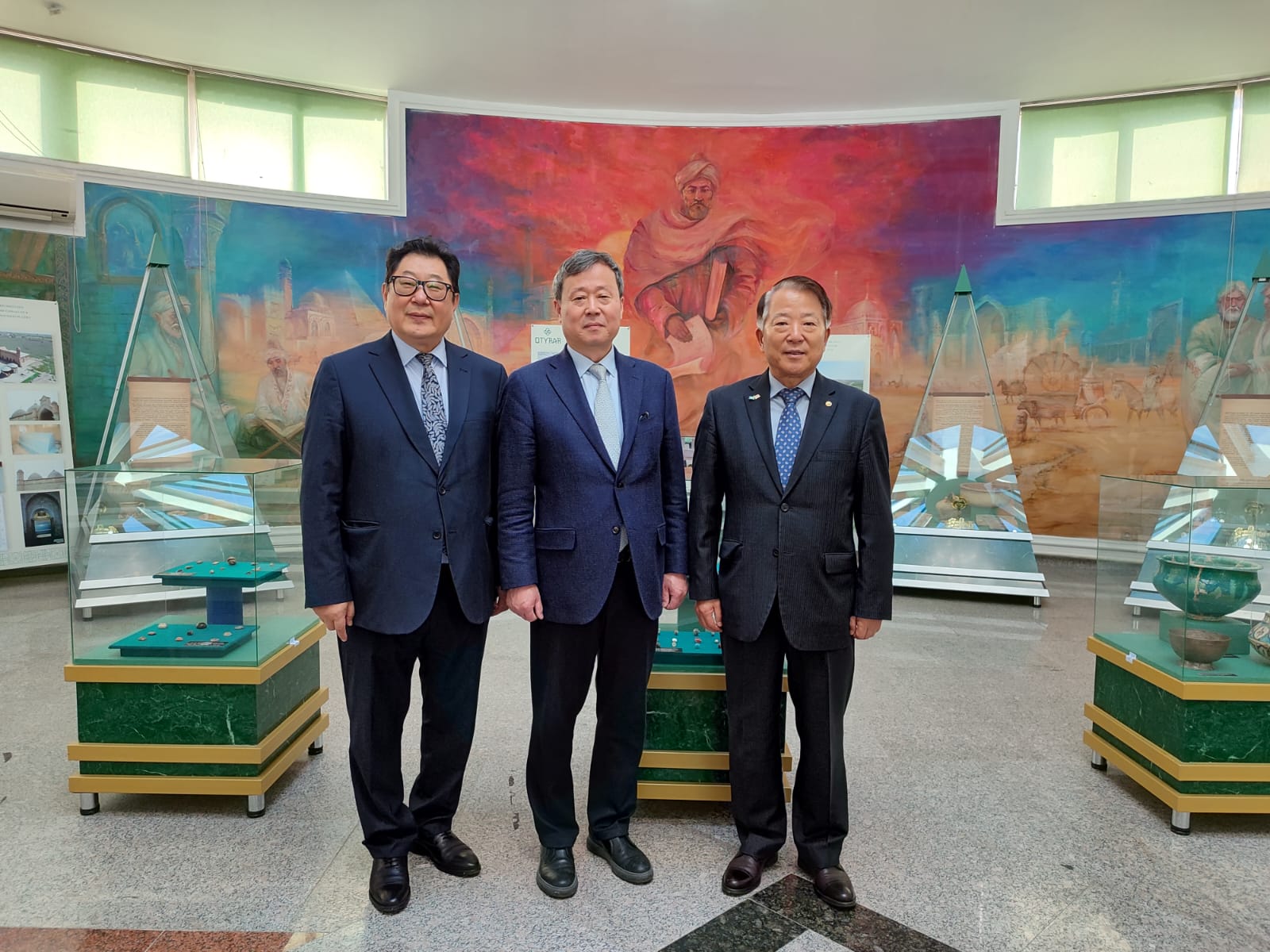 Chairman of the Board - Rector of Al-Farabi Kazakh National University Zhanseit Tuimebayev held a meeting with General Director of Hyundai Hospital in South Korea Kim Boo Sop